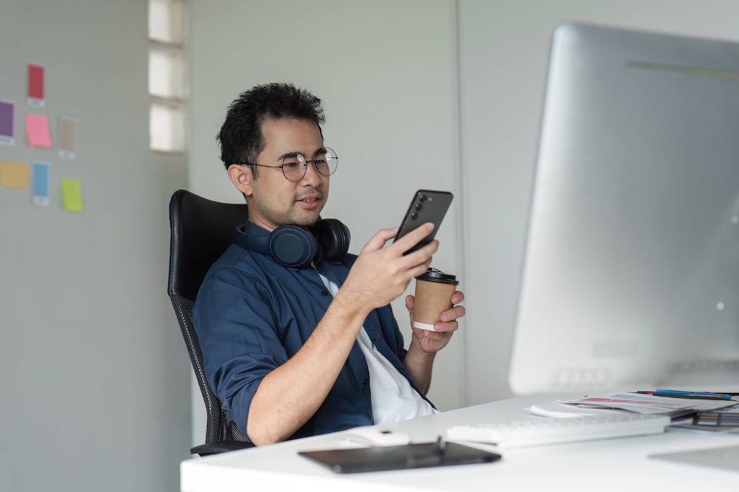 Using Karma on the Go: Mobile Accessibility Features